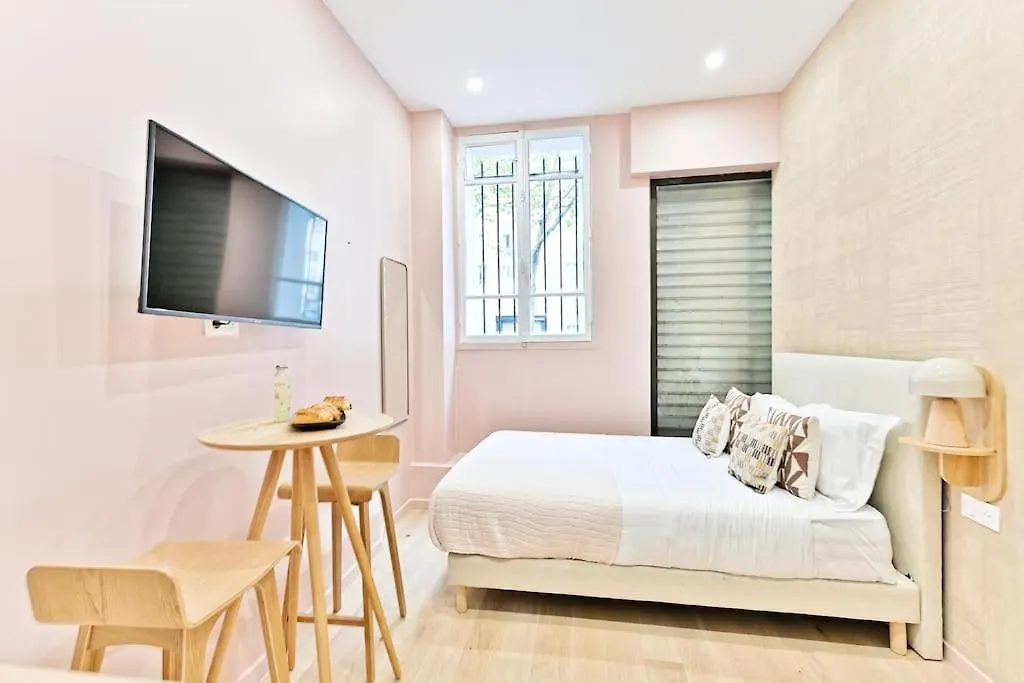 Petit Studio Confortable & Tranquille Paris 17Eme 0*,  France